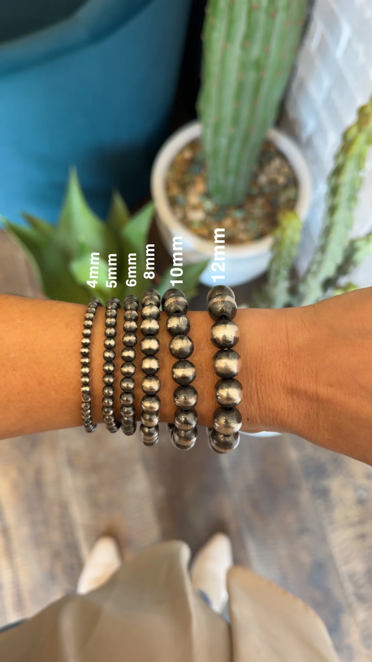 Navajo Pearl Stretch Bracelet - 5mm - Image 3