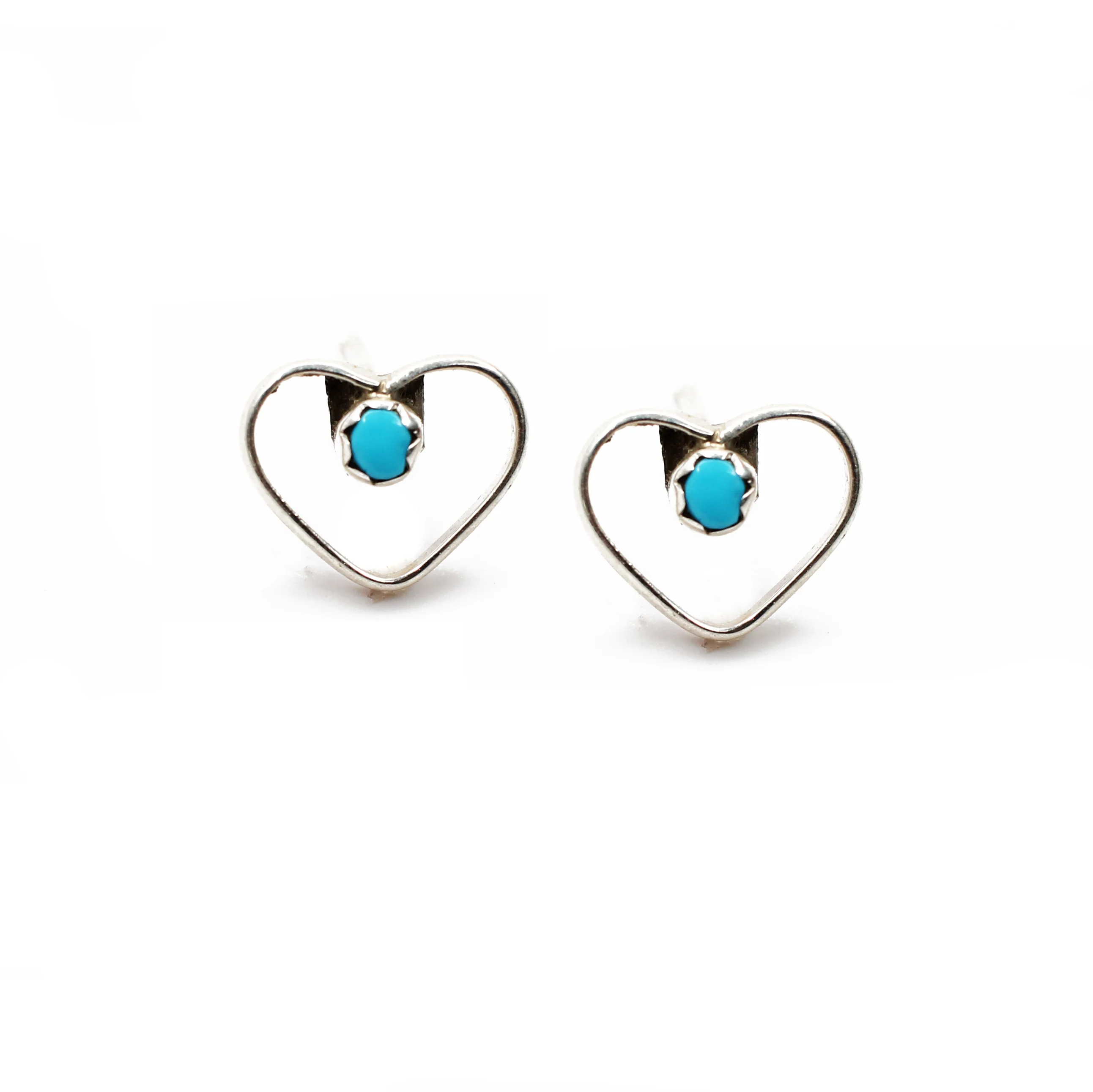 The Simple Wire Heart Studs - Image 3