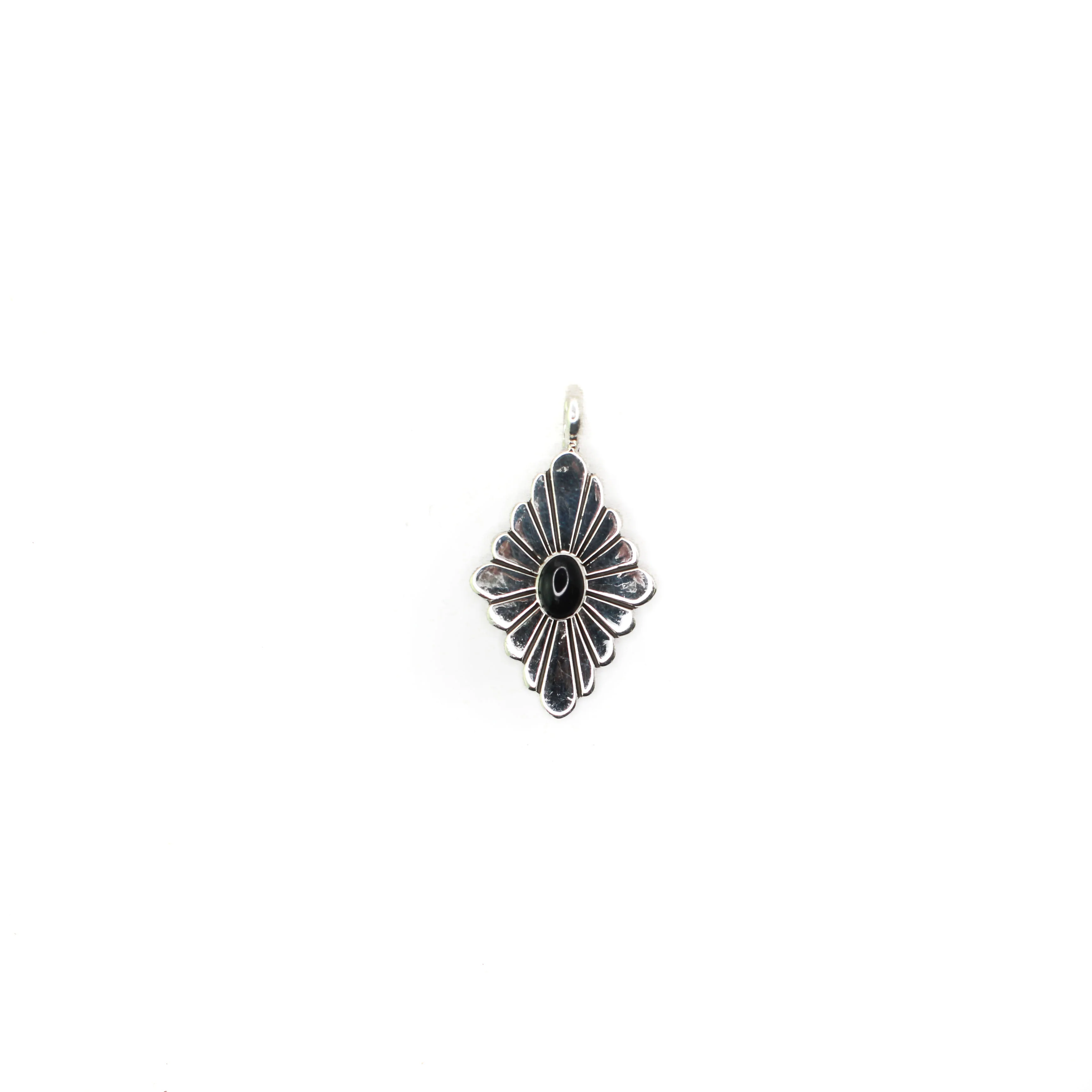 The Sterliegh-Pendant on Chain Onyx