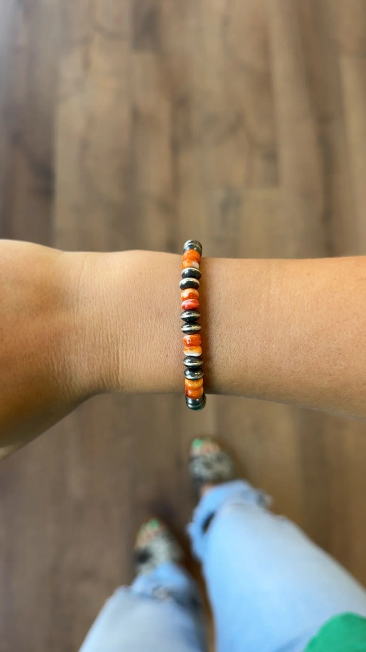 Saucer Stretch Bracelet With Orange Spiny Oyster - 7mm - Image 2