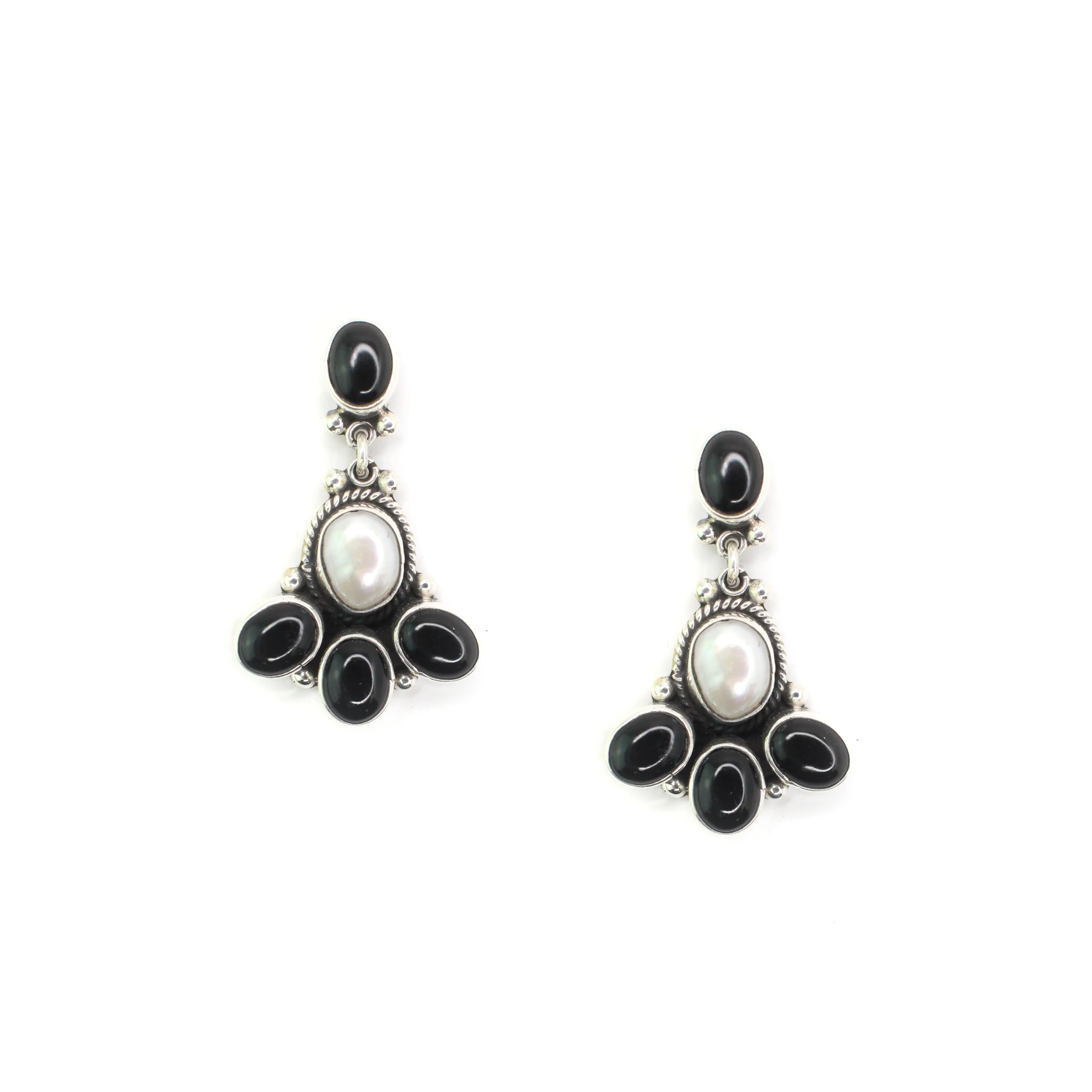 The Alveros- Onyx/Fresh Water Pearls (1 1/2")